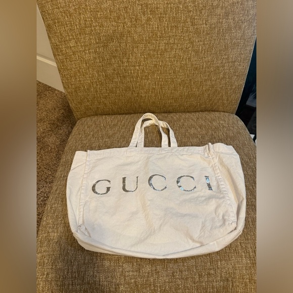 ⭐️ Authentic Gucci Canvas Bag ⭐️ - Picture 1 of 11